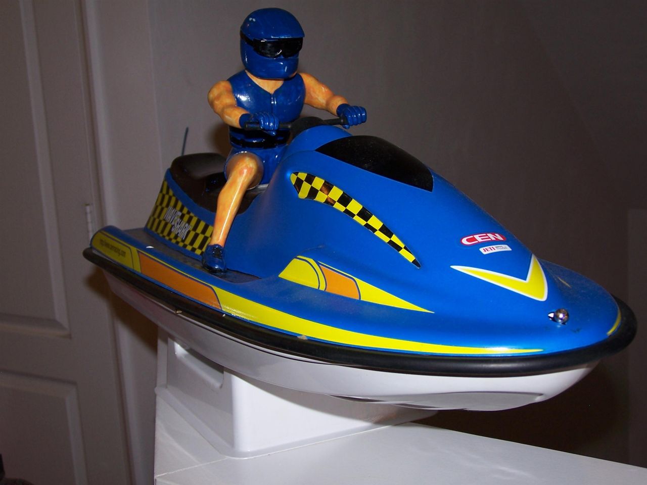 CEN%20Wave%20Shark%20w/.18%20engine%20(GP)