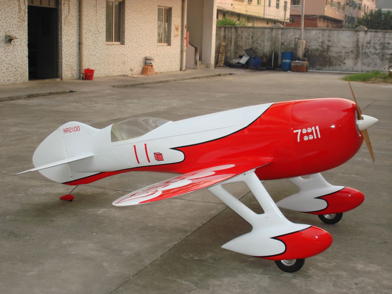 CY%20Model%20Gee%20Bee%20V2%20Benzinli%20ARF%20Uçak%20(Amortisörlü%20İniş%20Takımı%20Dahil)%20Kompozit%20Gövdeli