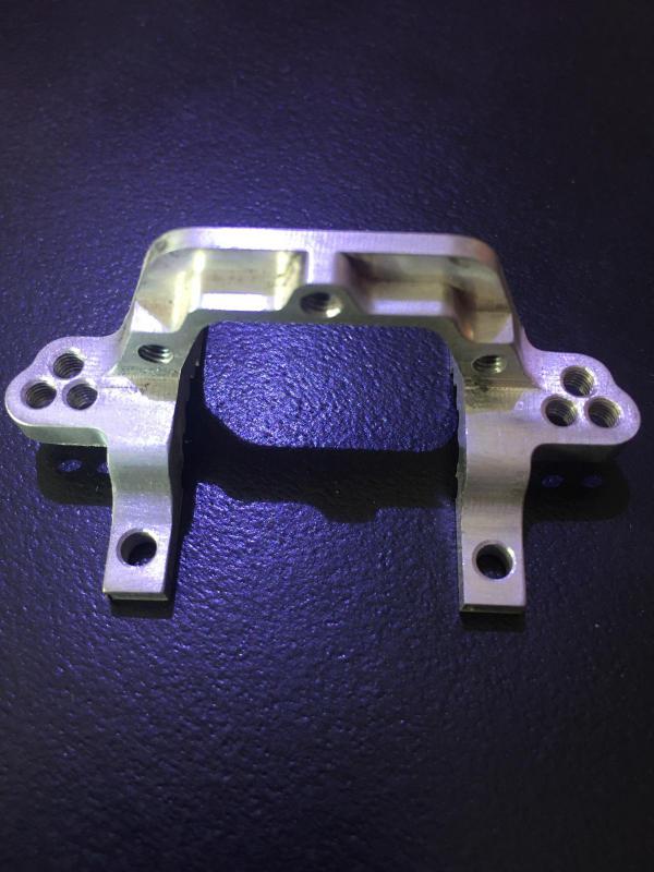 Team%20Magic%20TM507408%20E4JR%20II%20Upgrade%20-%207075%20Alloy%20CNC%20upper%20bulkhead%201%20piece