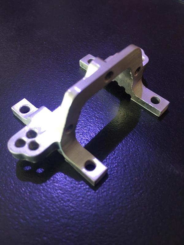 Team%20Magic%20TM507408%20E4JR%20II%20Upgrade%20-%207075%20Alloy%20CNC%20upper%20bulkhead%201%20piece