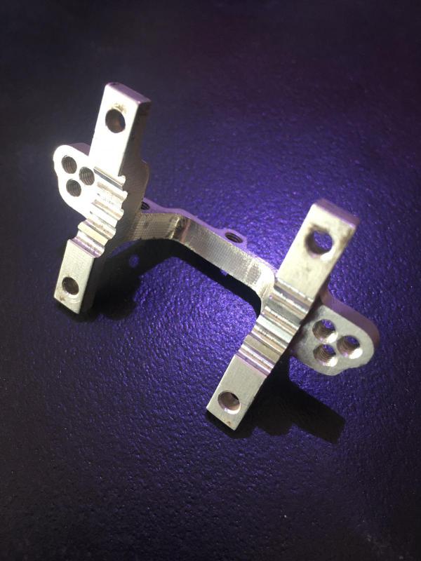 Team%20Magic%20TM507408%20E4JR%20II%20Upgrade%20-%207075%20Alloy%20CNC%20upper%20bulkhead%201%20piece