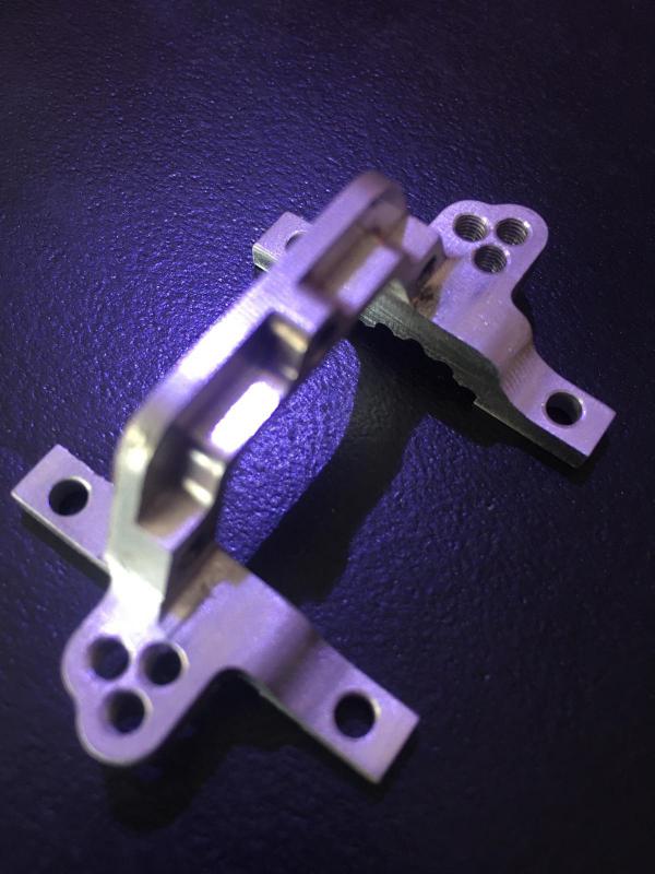 Team%20Magic%20TM507408%20E4JR%20II%20Upgrade%20-%207075%20Alloy%20CNC%20upper%20bulkhead%201%20piece
